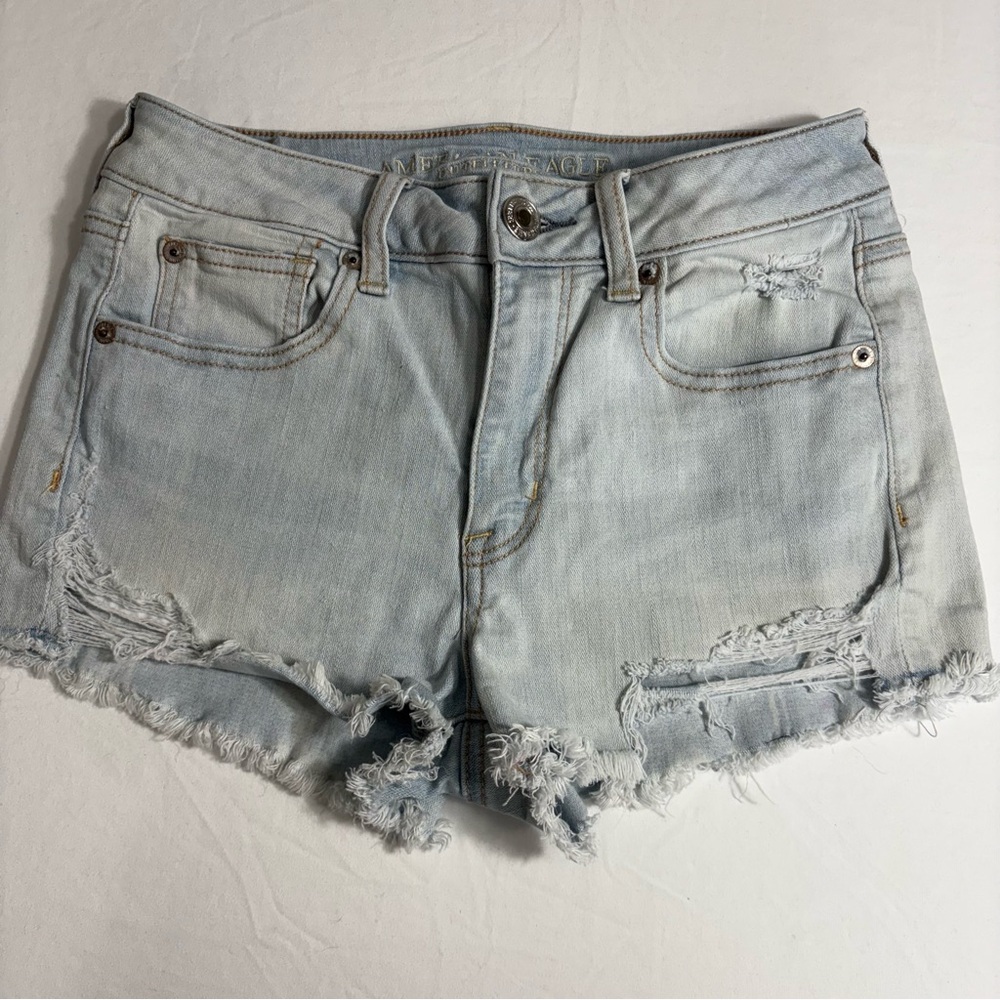 American Eagle Women’s Hi Rise Shortie Distressed Light Wash Denim Shorts Size 4